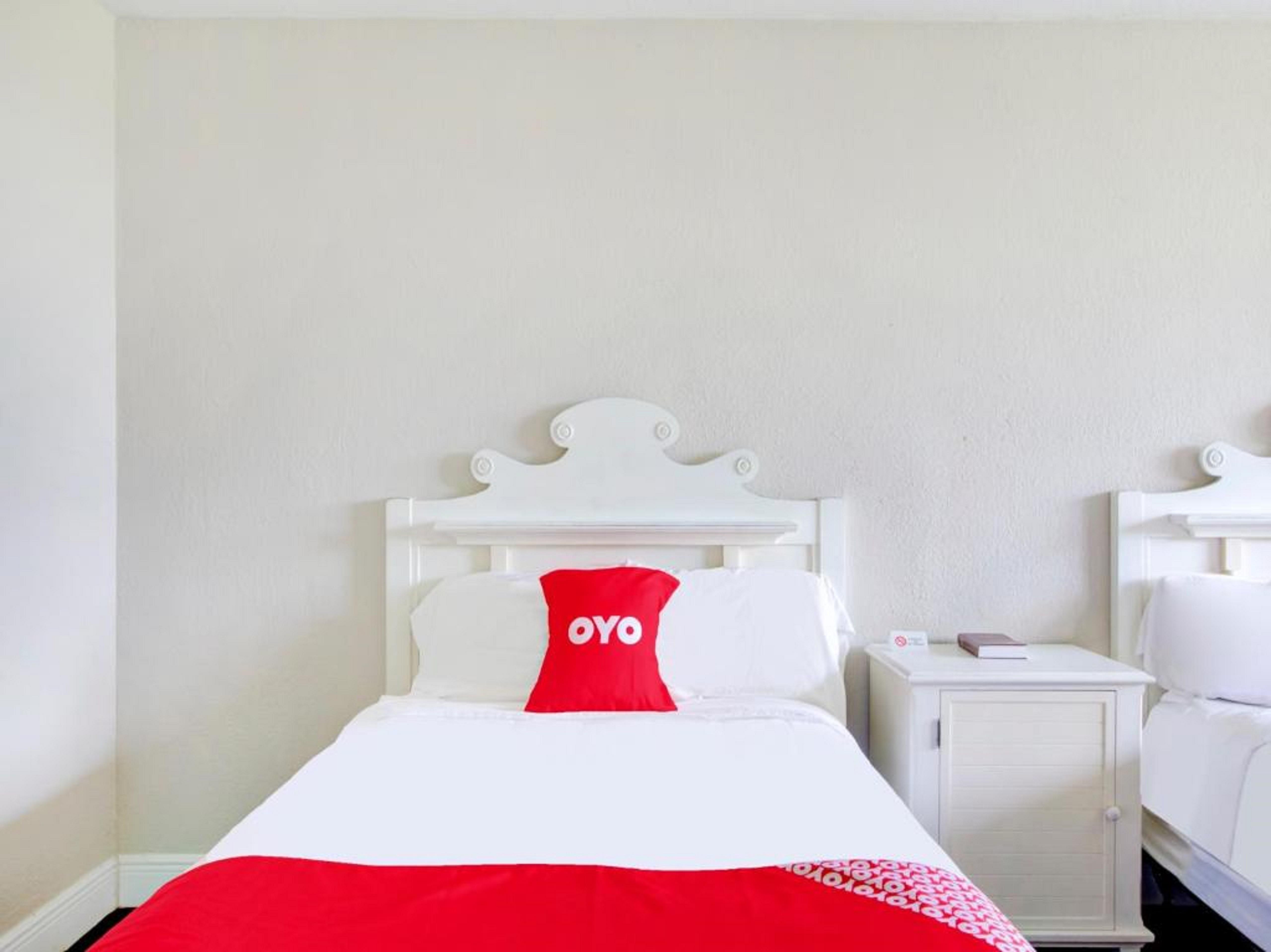Oyo Hotel Dundee By Crystal Lake 외부 사진