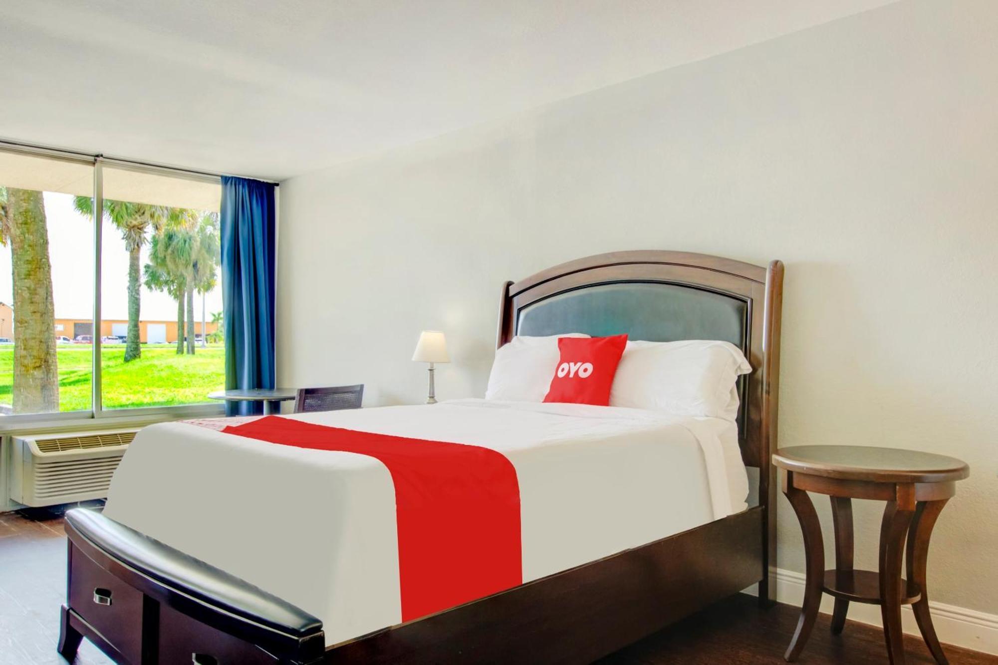 Oyo Hotel Dundee By Crystal Lake 외부 사진