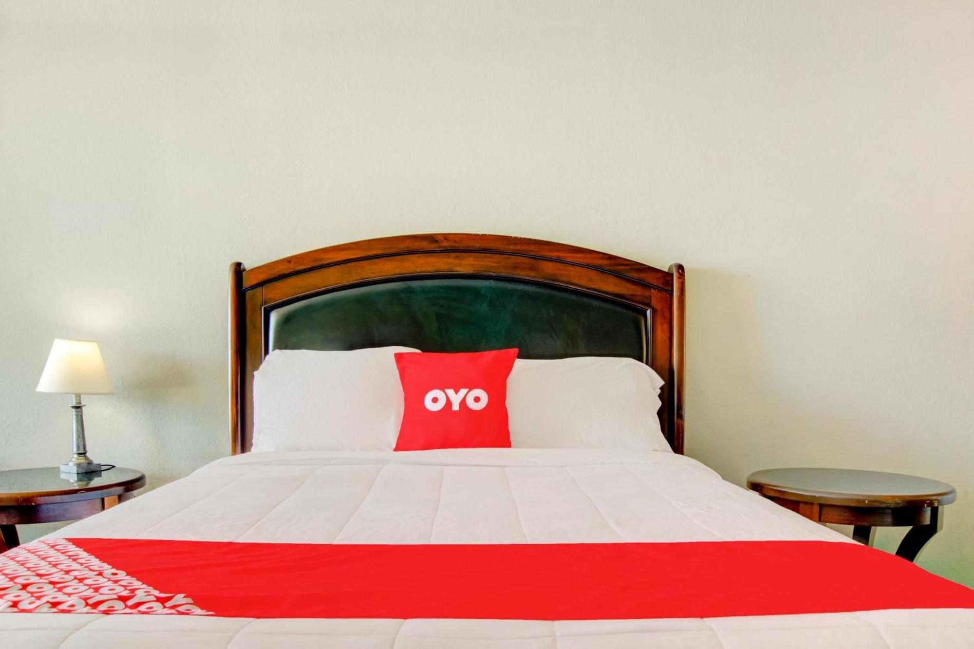 Oyo Hotel Dundee By Crystal Lake 외부 사진